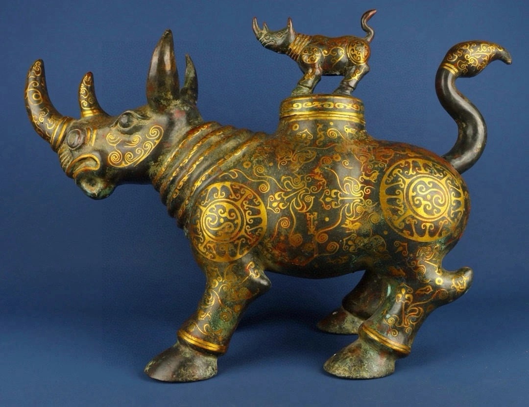 A bronze of the Han Dynasty mistakenly on the bull: The bronze of the Han Dynasty was wrongly on the bull Size:W:11.6kgL:65cmW:23cmH:47cm (The Dimensions Of All Batches Are Manually Measured.If You Need More Detailed Information,