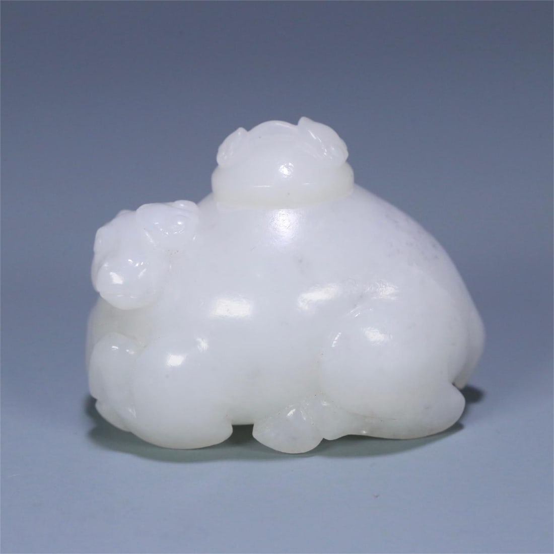 A beautiful Hetian jade moose auspicious beast small jar: Exquisite Hetian jade moose auspicious beast small jar Size:5.3x3.8x4cmW:74.5g (The Dimensions Of All Batches Are Manually Measured.If You Need More Detailed Information, Please