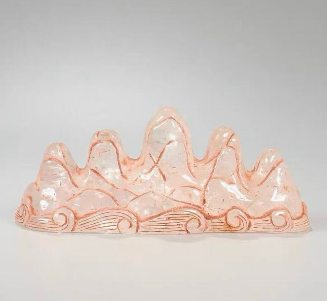 A crystal carved seawater river cliff mountain pen holder of the Qing Dynasty: Qing Dynasty crystal carving seawater Jiangya Shanzi pen holder Size:H:7.3cmL:22.5cmW:1482g (The Dimensions Of All Batches Are Manually Measured.If You Need More Detailed