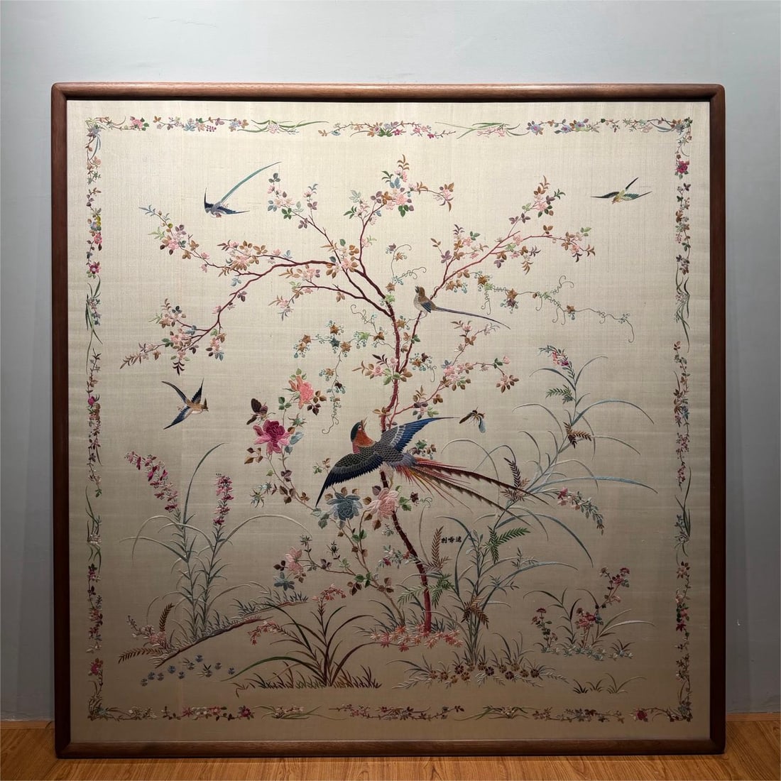 A picture of Cantonese embroidery during the Republic of China period is prosperous (1 of 9)