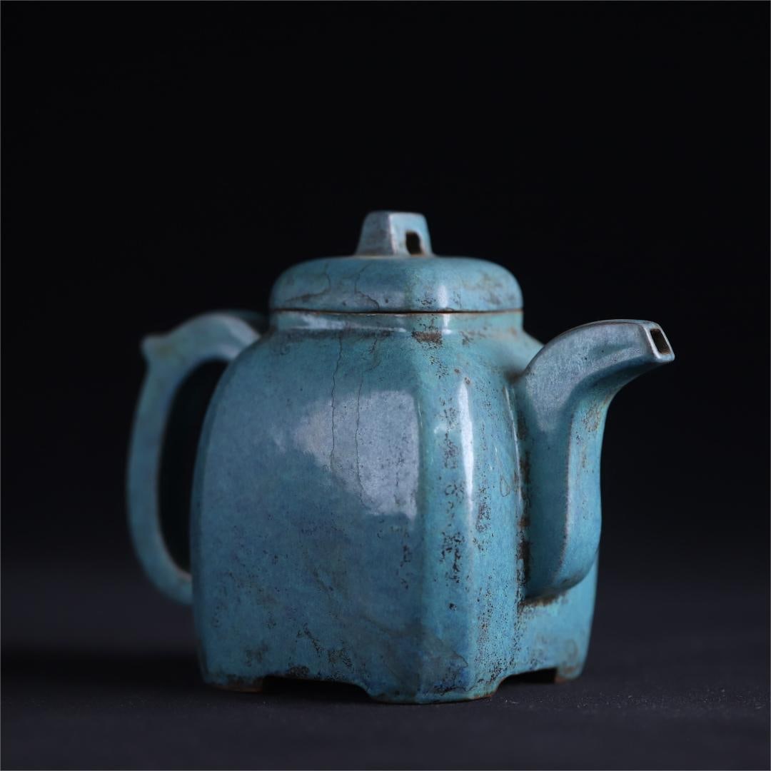 A Qing Dynasty Lujun glazed purple clay pot: Qing Dynasty Lujun glazed purple clay pot Size:H:12.8cmD:16cmW:475g (The Dimensions Of All Batches Are Manually Measured.If You Need More Detailed Information, Please Contact Our