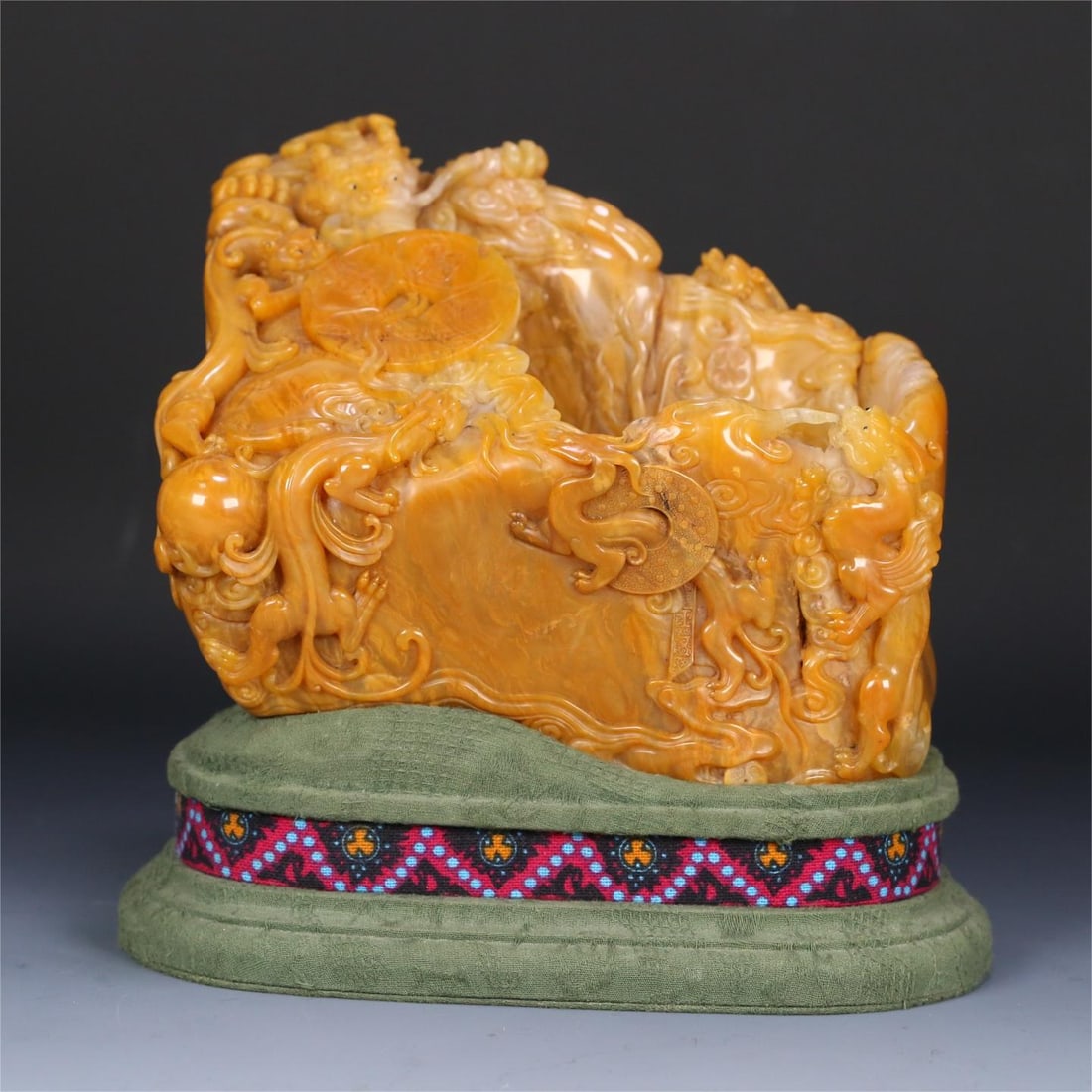 A Qing Dynasty jade Xuan model Shoushan Tian Huangshilong pattern wash (1 of 10)