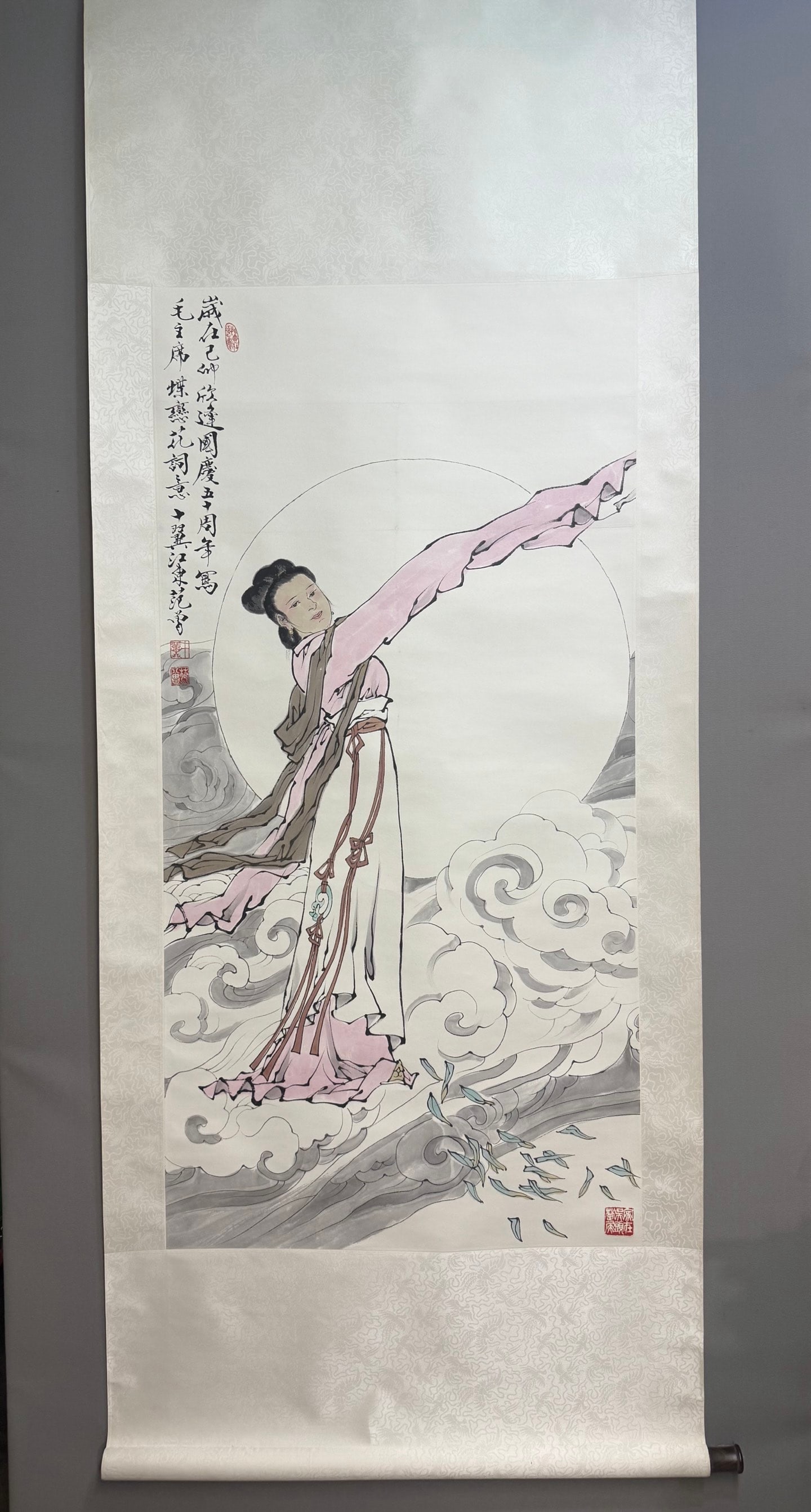 A figure painting by Fan Zeng: Fan Zeng's figure painting Size:133cm (The Dimensions Of All Batches Are Manually Measured.If You Need More Detailed Information, Please Contact Our Customer Service Before Bidding.)