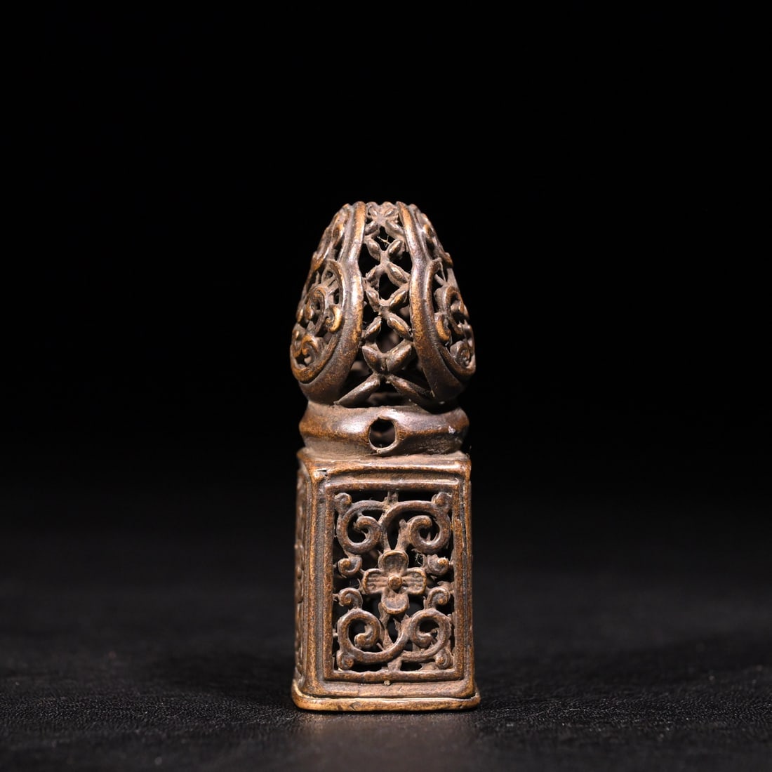 A fine copper floral seal - 3