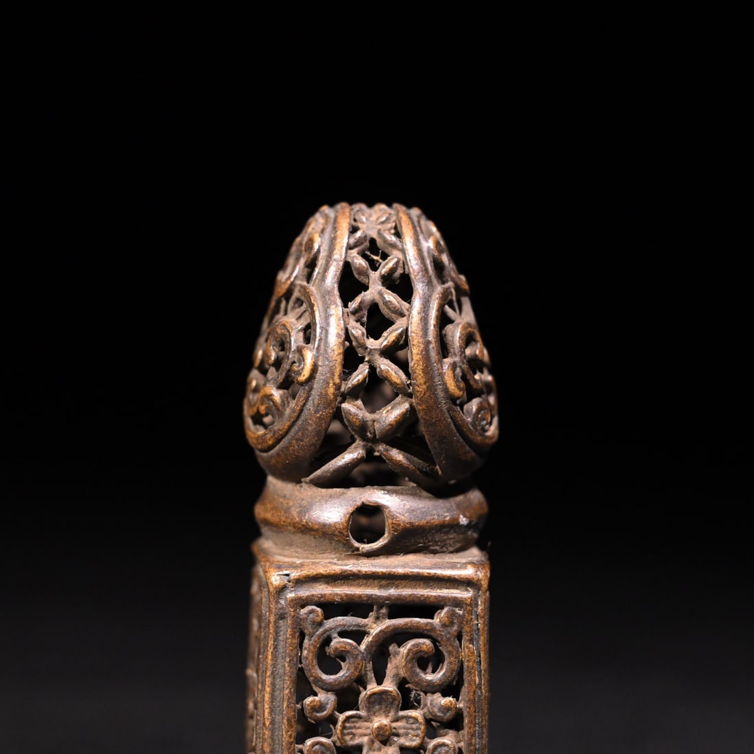 A fine copper floral seal - 4