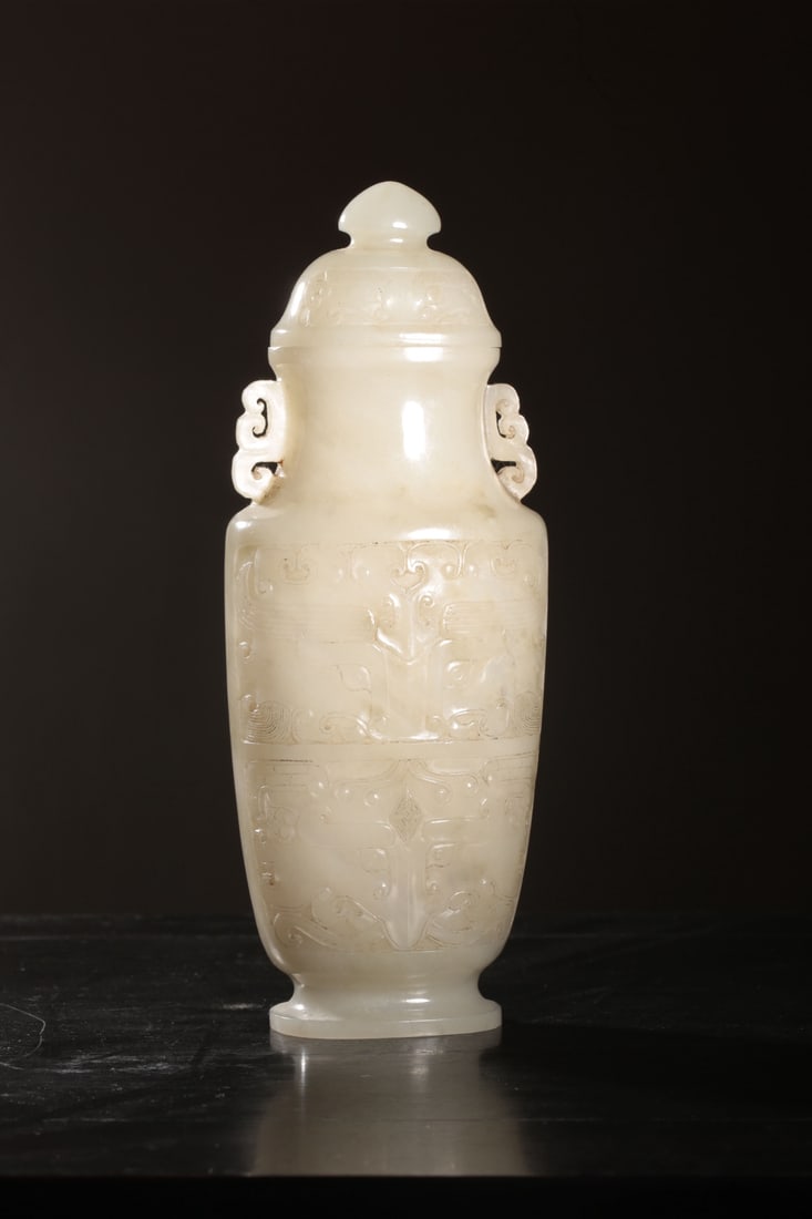 A beautiful Hetian white jade whole carved animal face dragon pattern amphora: Exquisite Hetian white jade whole carved animal face dragon pattern amphora Size:H:22cmL:8cmW:394g (The Dimensions Of All Batches Are Manually Measured.If You Need More Detailed Information, Please Co