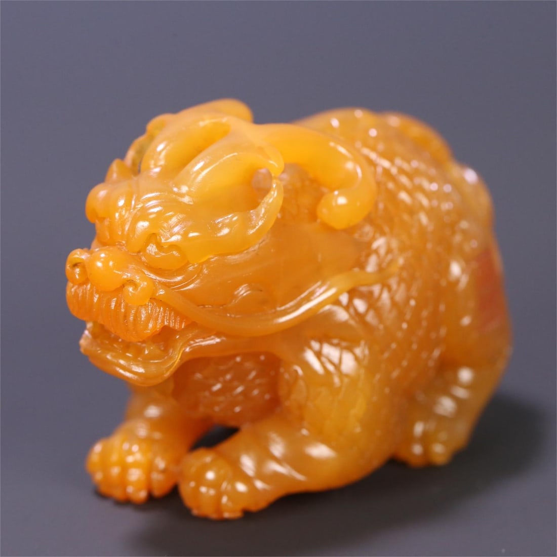 A beautiful Tianhuang stone unicorn ornament: Exquisite Tianhuang stone unicorn ornament Size:6.4x3.7x4.5cmW:115g (The Dimensions Of All Batches Are Manually Measured.If You Need More Detailed Information, Please Contact Our