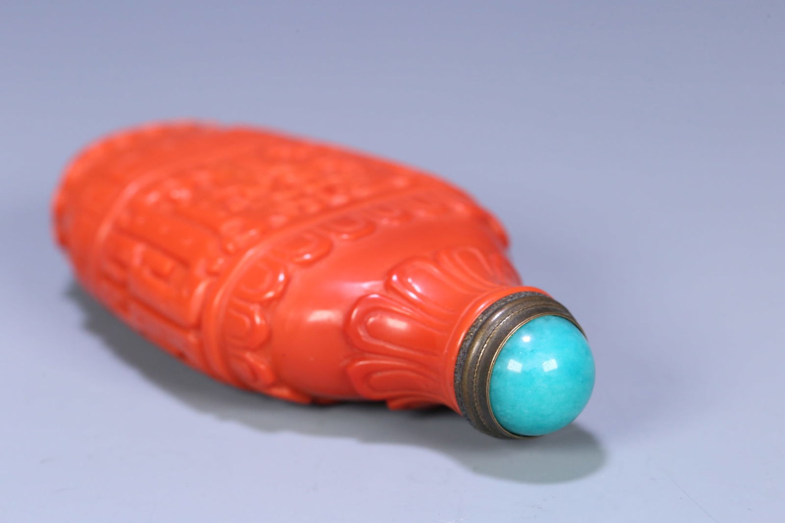 A fine coral-colored glass snuffbox - 4