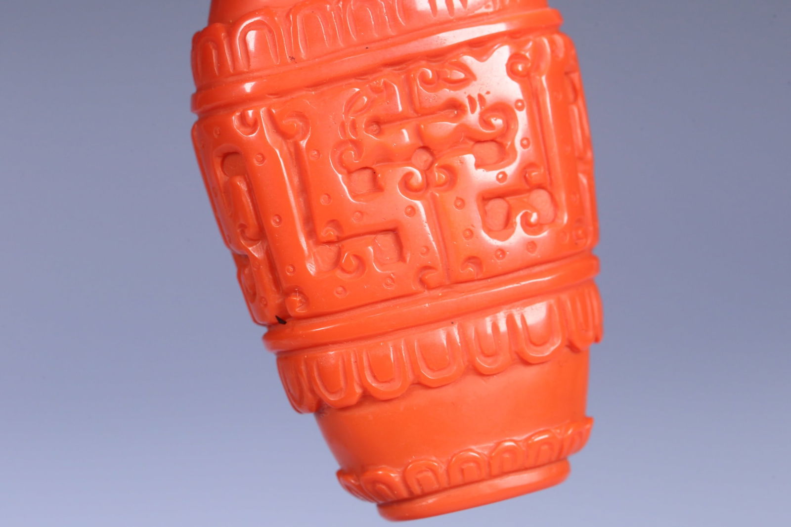 A fine coral-colored glass snuffbox - 9