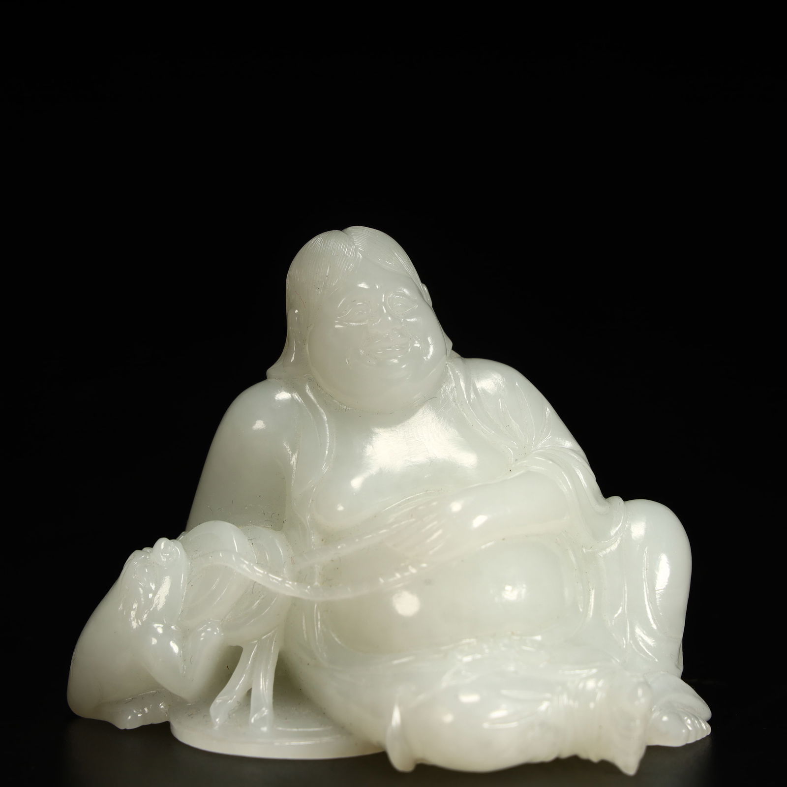 A Qing Dynasty Hetian jade bangs play golden toad ornament: Qing Dynasty Hetian jade bangs play golden toad ornament SIZE:H:5.5cmL:7.5cmW:4.5cmW:145g (The Dimensions Of All Batches Are Manually Measured.If You Need More Detailed Information,