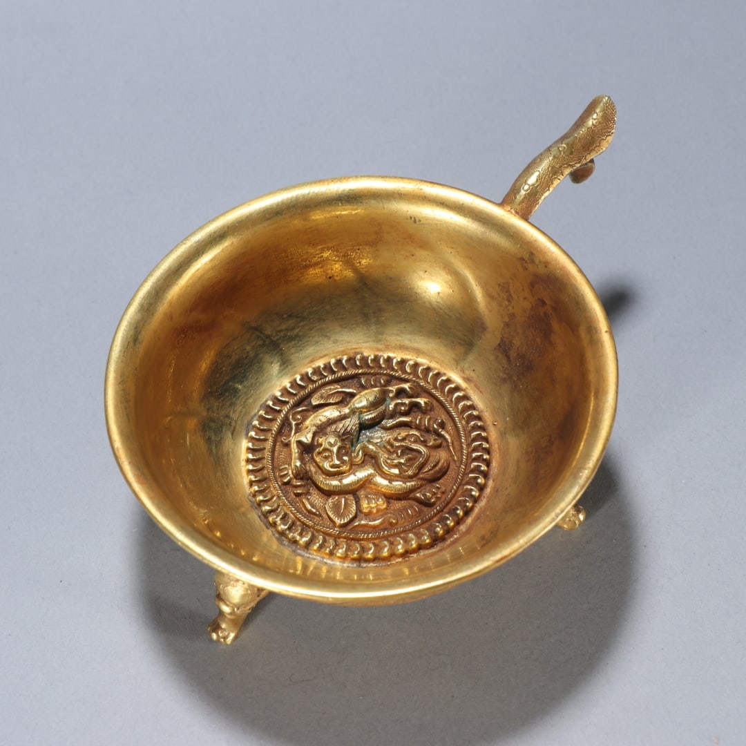 A fine copper-gilt tripod - 7