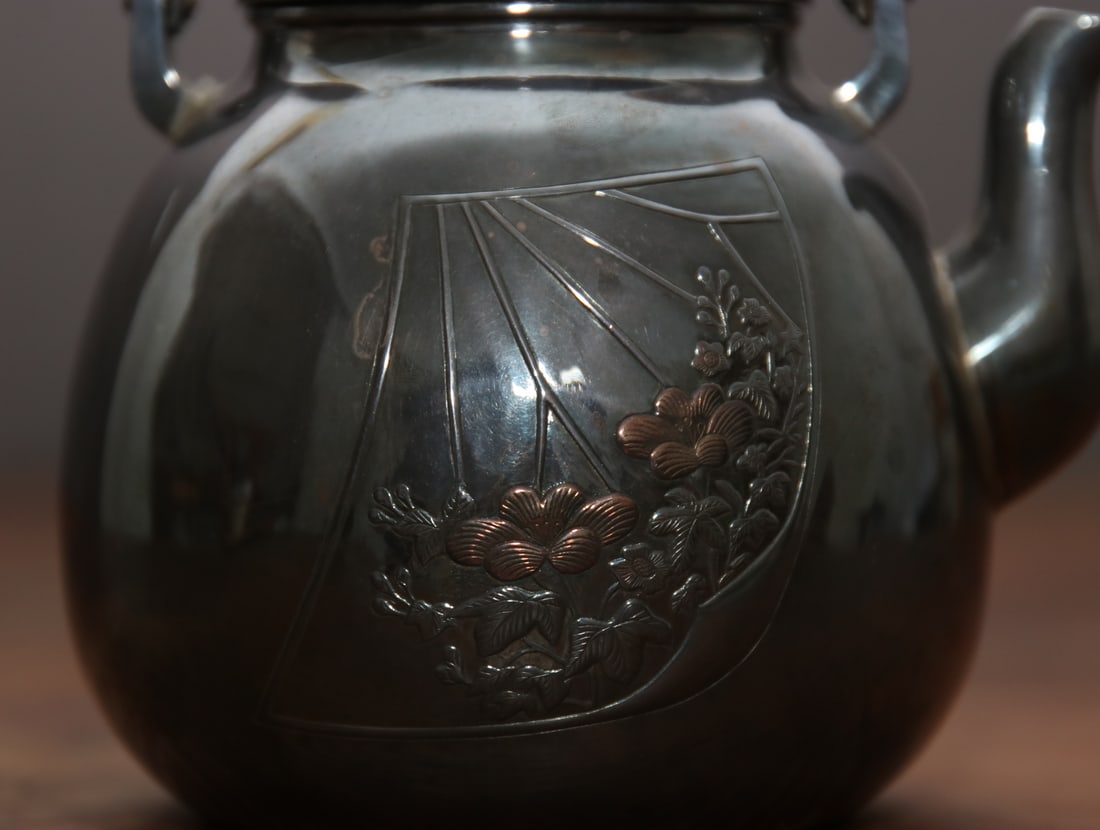 A fine Japanese silver pot - 2