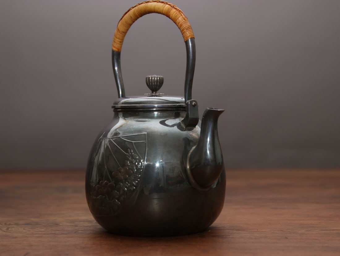 A fine Japanese silver pot - 3