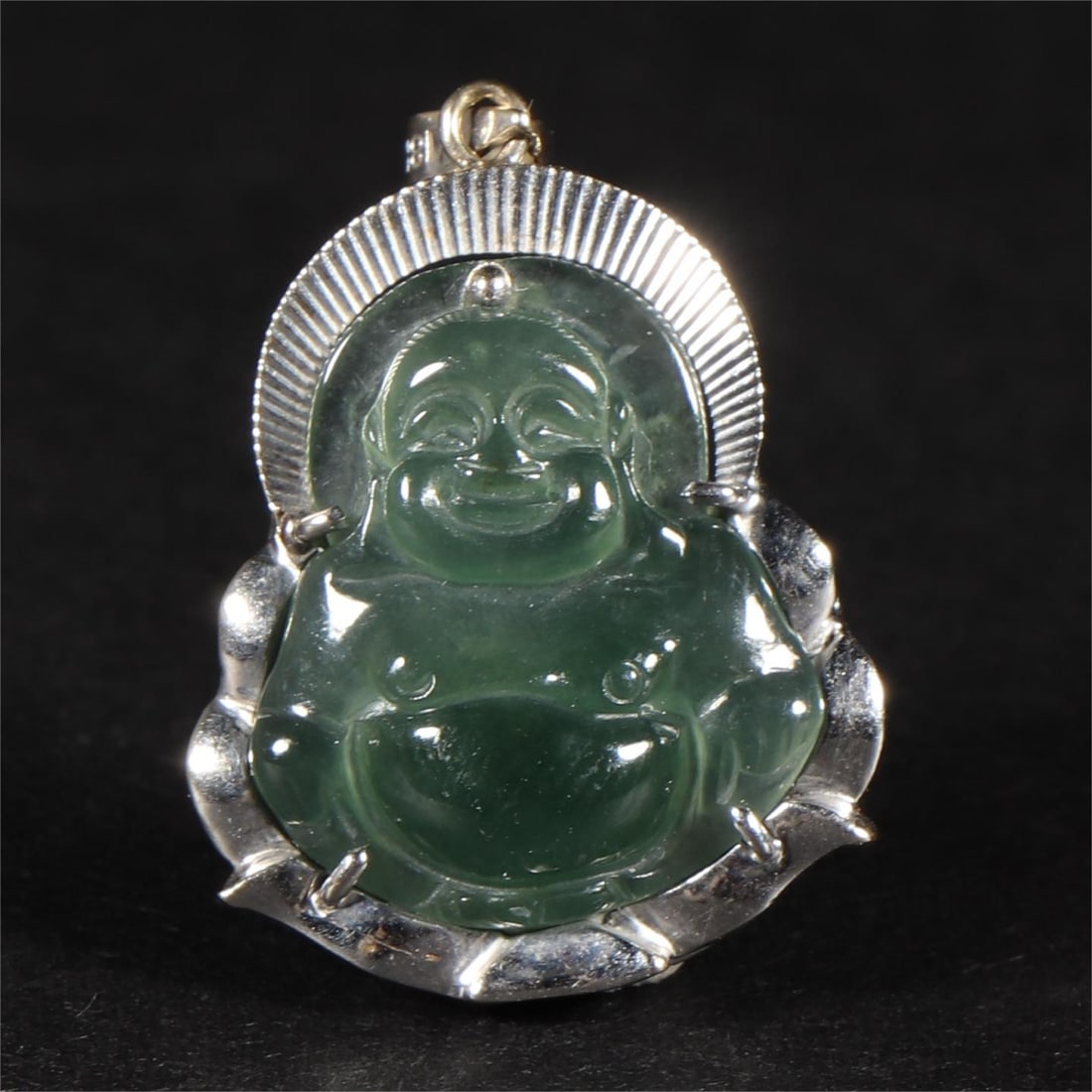 A jade Maitreya Buddha from the Qing Dynasty: The Jade Maitreya Buddha of the Qing Dynasty Size:L:2.1cmW:1.6cmW:2g (The Dimensions Of All Batches Are Manually Measured.If You Need More Detailed Information, Please Contact Our