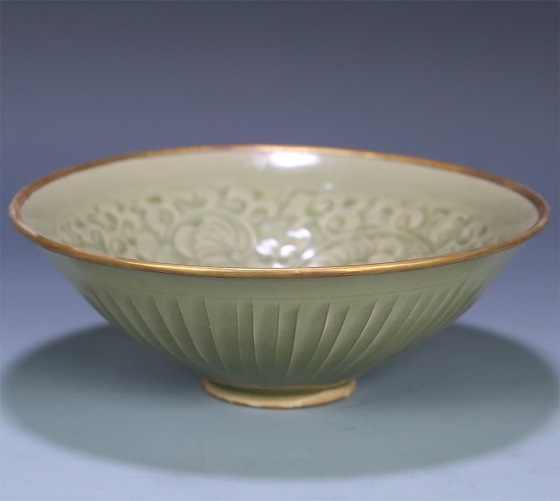 A silver-rimmed carved large bowl of the Yaozhou kiln in the Song Dynasty: The silver-rimmed carved large bowl of the Yaozhou kiln in the Song Dynasty Size:20x7cm (The Dimensions Of All Batches Are Manually Measured.If You Need More Detailed Information,