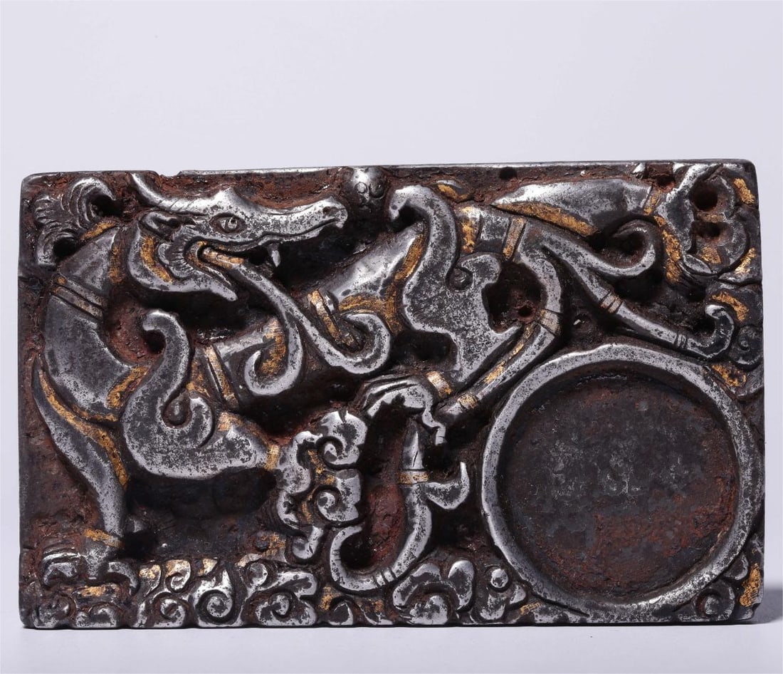 A Qing Dynasty iron-scissor gold dragon pattern plate (1 of 6)