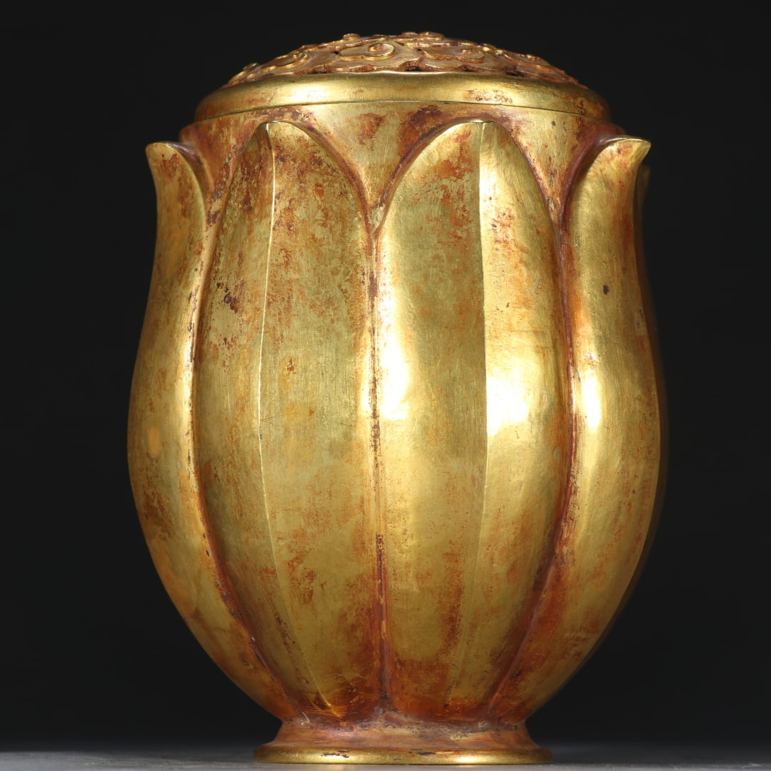 A fine copper-gilt lotus-shaped aromatherapy - 3