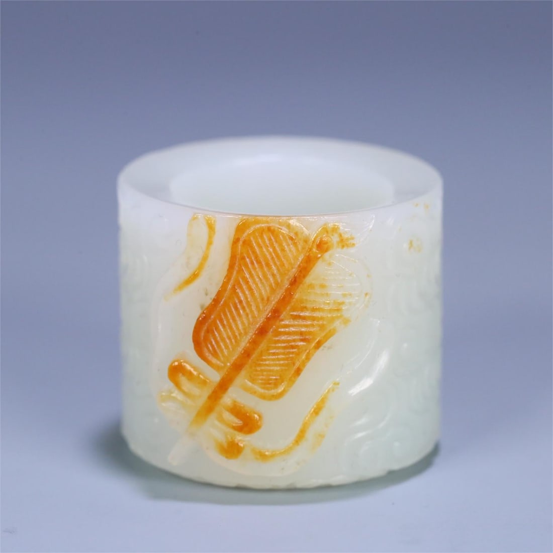 A beautiful Hetian jade seed material banana fan auspicious cloud pattern finger: Exquisite Hetian jade seed material banana fan auspicious cloud pattern finger Size:lnsidediameter:2.2cmH:2.9cmW:38g (The Dimensions Of All Batches Are Manually Measured.If You Need More Detailed Info