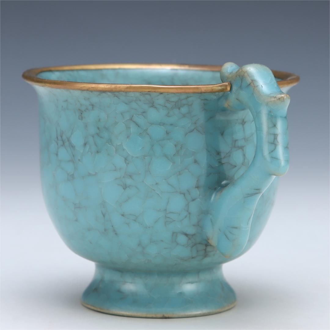 A dragon head cup with sky blue glazed ice flakes from the Ru kiln in the Song Dynasty (1 of 9)