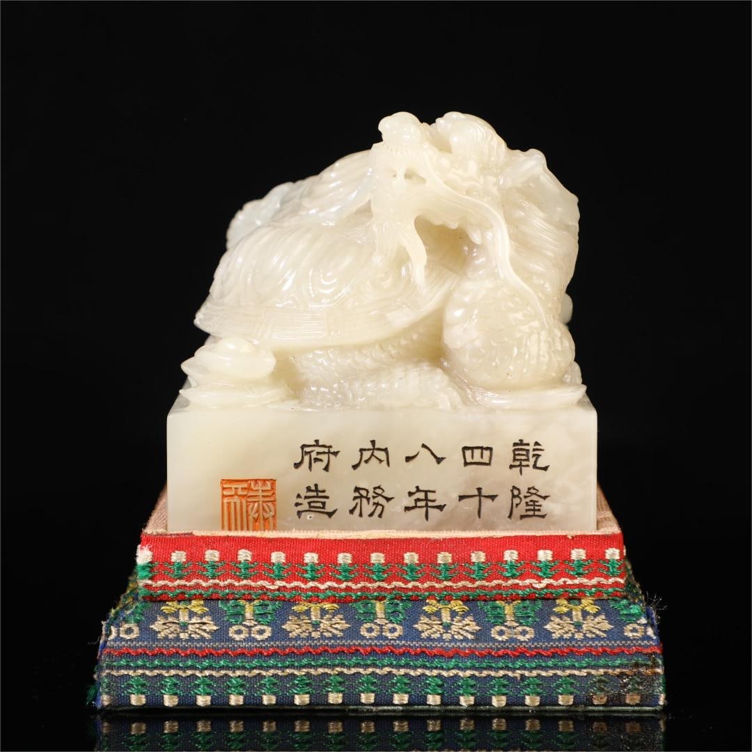 A beautiful Shoushan Shitian Huangbaitian yellow seal (1 of 9)