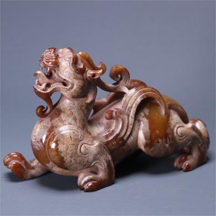 A beautiful ancient jade beast ornament (1 of 9)
