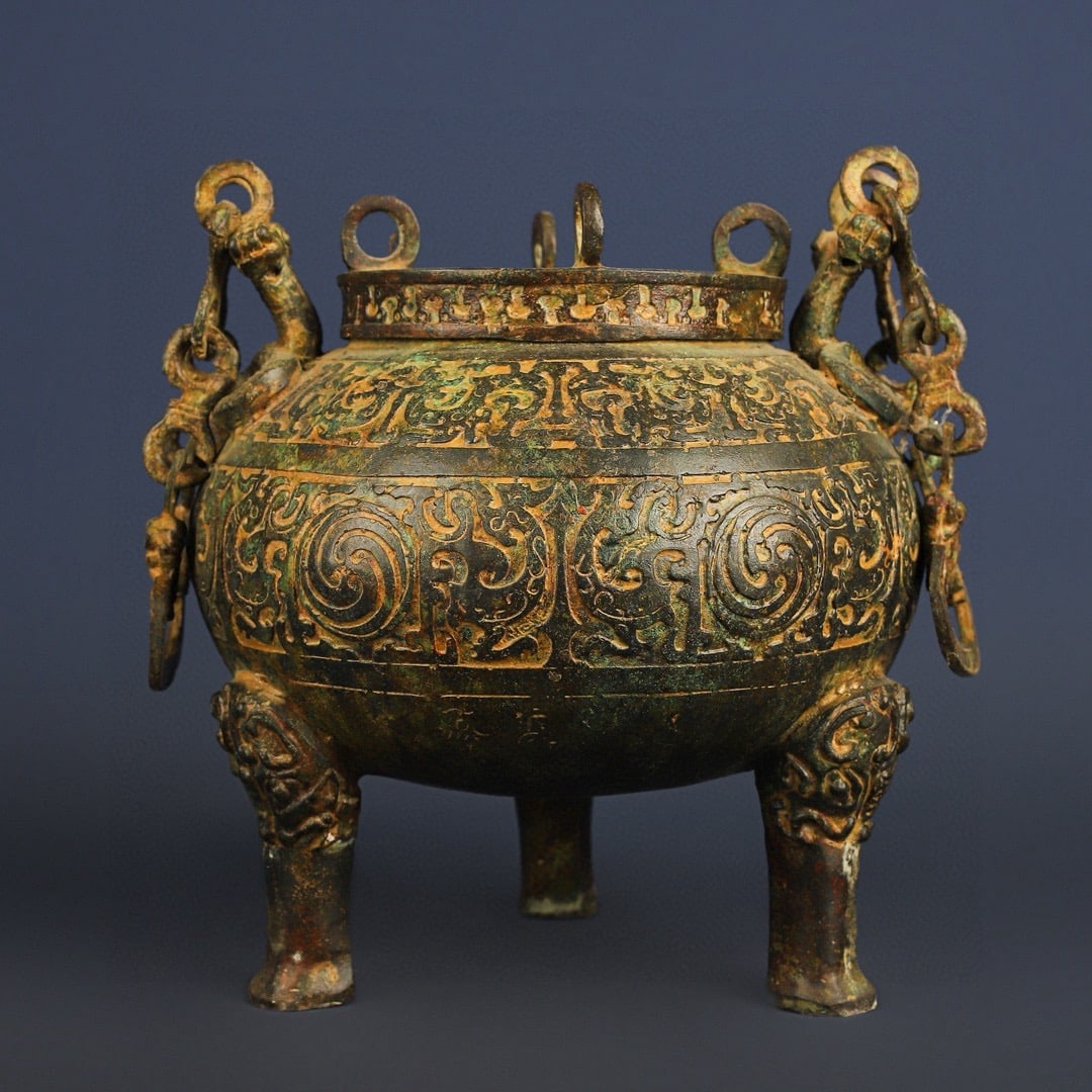 A bronze full chain chisel from the Western Zhou Dynasty (1 of 9)