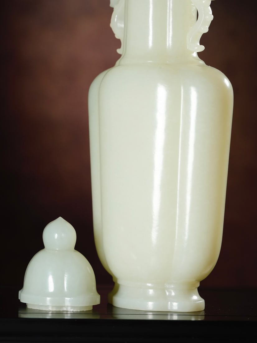 A beautiful white jade ruyi ear cap bottle - 7