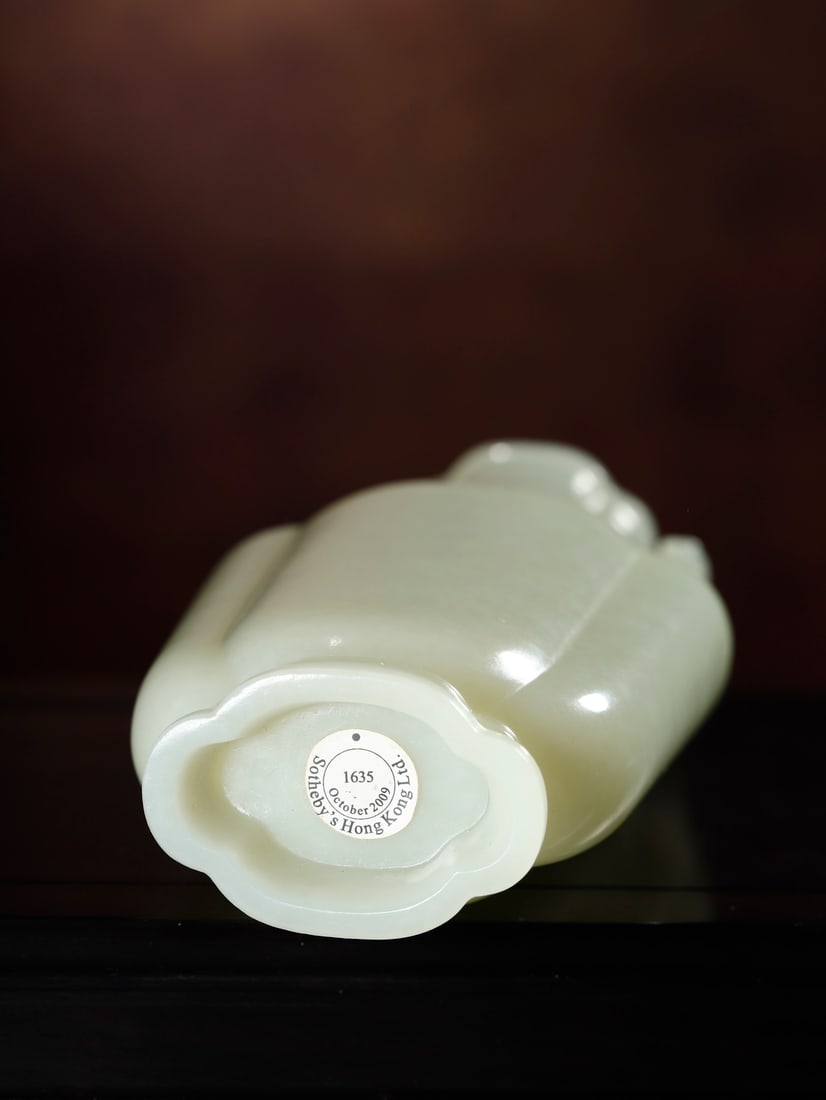 A beautiful white jade ruyi ear cap bottle - 9