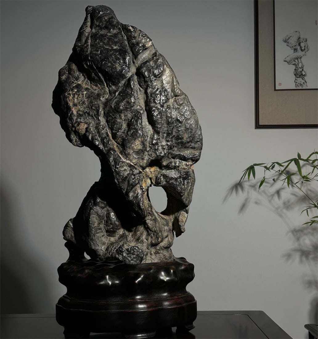 A fine Lingbi stone: Exquisite Lingbi stone Size:H:79cmW:40cmT:28cm (The Dimensions Of All Batches Are Manually Measured.If You Need More Detailed Information, Please Contact Our Customer Service Before Bidding.)