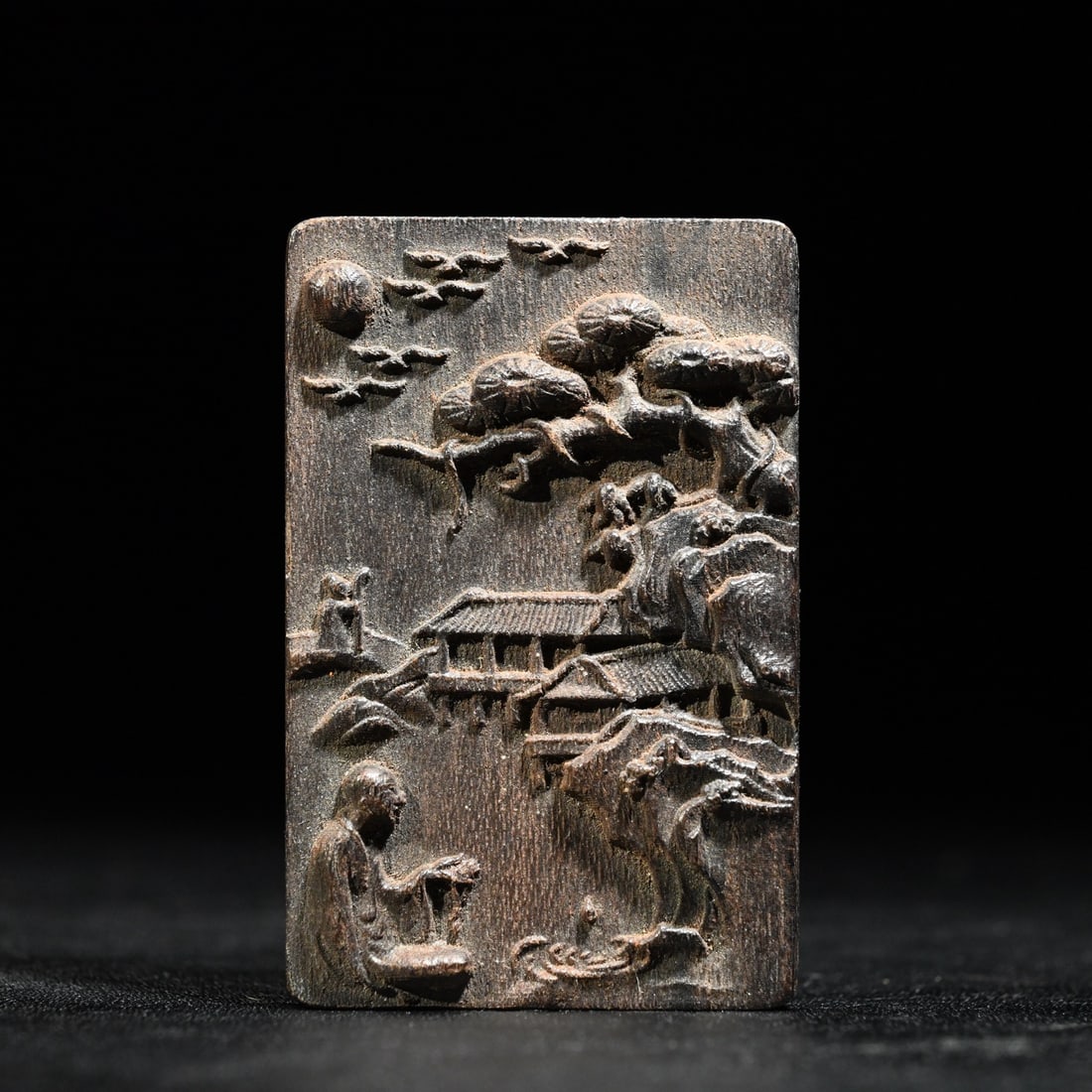 A beautiful agarwood carved landscape figure picture is displayed: Exquisite agarwood carved landscape figure pictures are listed Size:H:5.9cmW:3.8cmW:16g (The Dimensions Of All Batches Are Manually Measured.If You Need More Detailed Information,