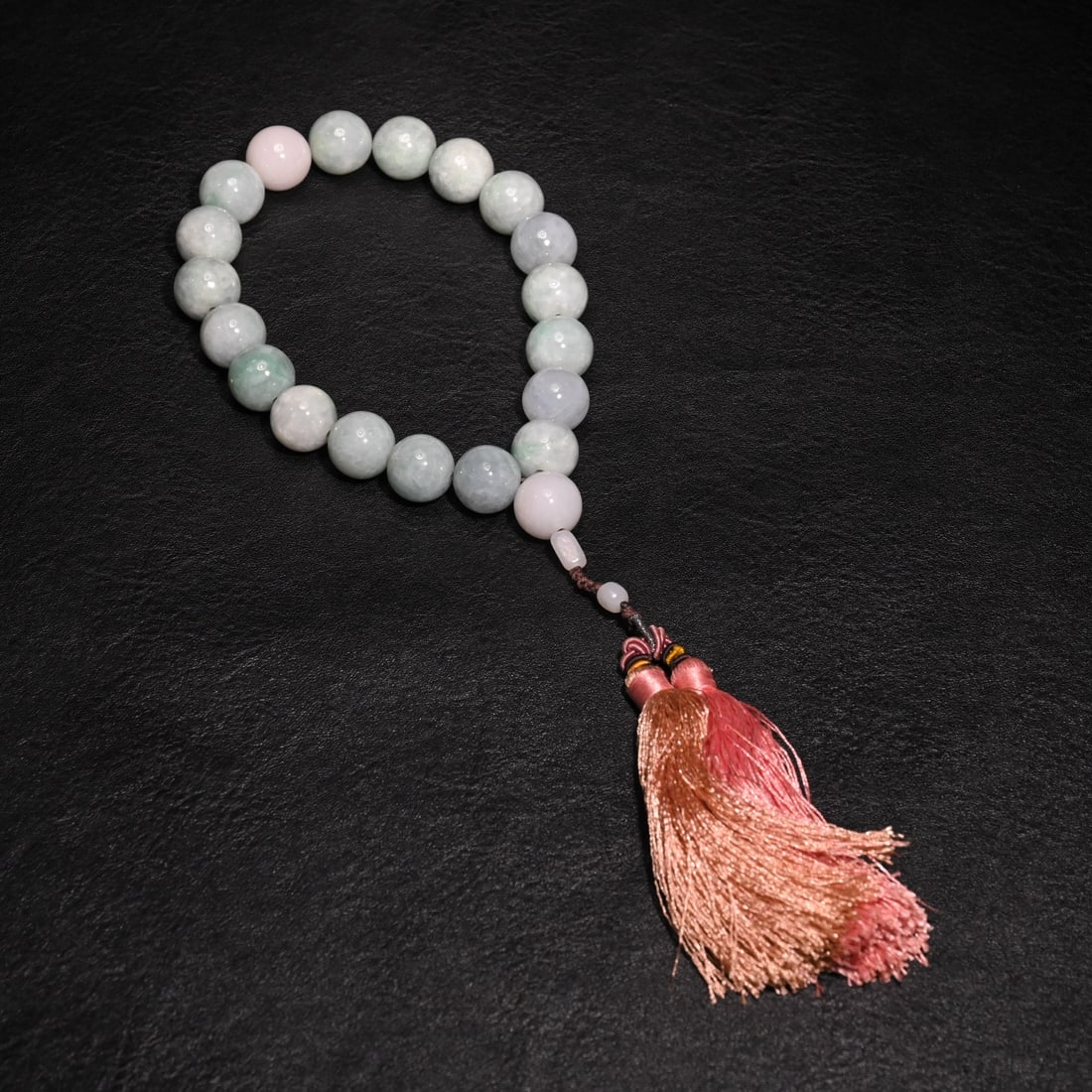 A piece of exquisite natural jadeite eighteen hand-held: Exquisite natural jadeite eighteen handheld Size:Calorie:17mmW:194g (The Dimensions Of All Batches Are Manually Measured.If You Need More Detailed Information, Please Contact Our