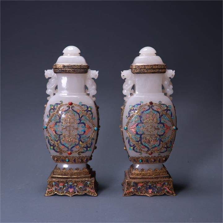 A pair of exquisite Hetian jade-inlaid silver-gilt amphorae: Exquisite Hetian jade-inlaid silver-gilt amphora Size:L:8.5cmW:6.5cmH:22cmW:1539g (The Dimensions Of All Batches Are Manually Measured.If You Need More Detailed Information, Please Contact Our Custome
