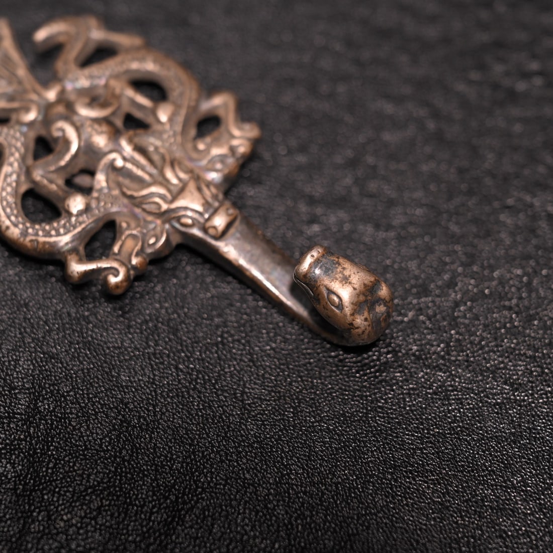 A fine sterling silver double dragon pattern with hooks - 3