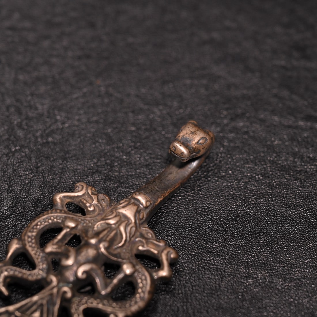 A fine sterling silver double dragon pattern with hooks - 7