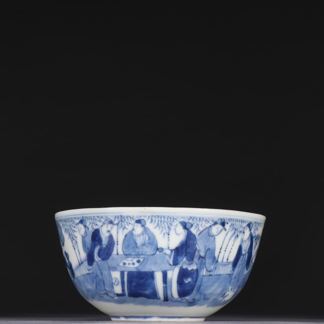 A Ming Dynasty blue and white entwined lotus pattern lid jar: The blue and white entwined lotus pattern lid jar of the Ming Dynasty Size:H:11cmW:9.8cm (The Dimensions Of All Batches Are Manually Measured.If You Need More Detailed Information,