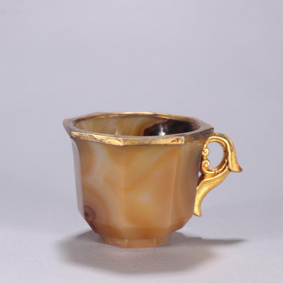 An agate-wrapped gold cup from the Liao and Jin dynasties: Agate gold cup in the Liao and Jin dynasties Size:H:5.3cmW:8.1cmW:138.5g (The Dimensions Of All Batches Are Manually Measured.If You Need More Detailed Information, Please Contact
