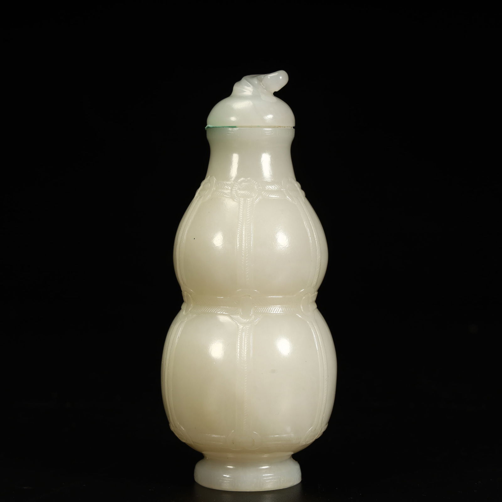 A Hetian jade gourd bottle from the Qing Dynasty: Hetian jade gourd bottle of the Qing Dynasty SIZE:H:11.5cmL:5cmW:5cmW:141g (The Dimensions Of All Batches Are Manually Measured.If You Need More Detailed Information, Please Contact