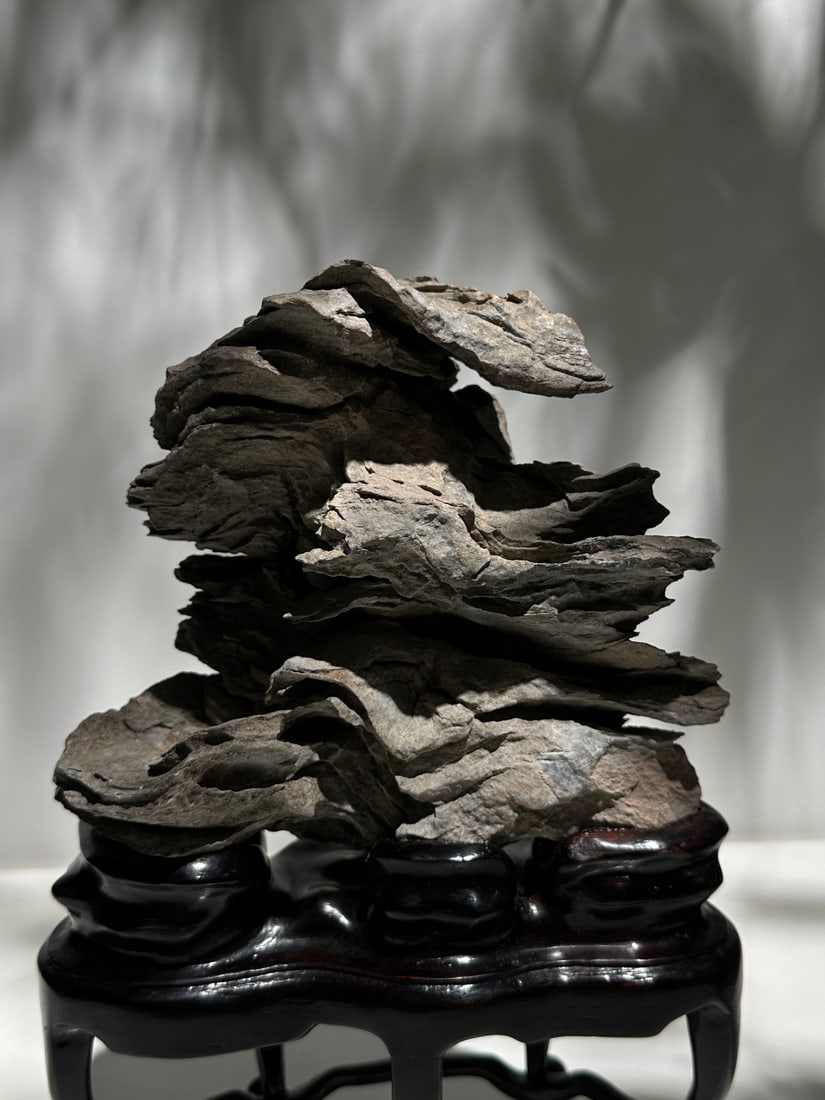 A beautiful stone scroll horizontal peak - 2