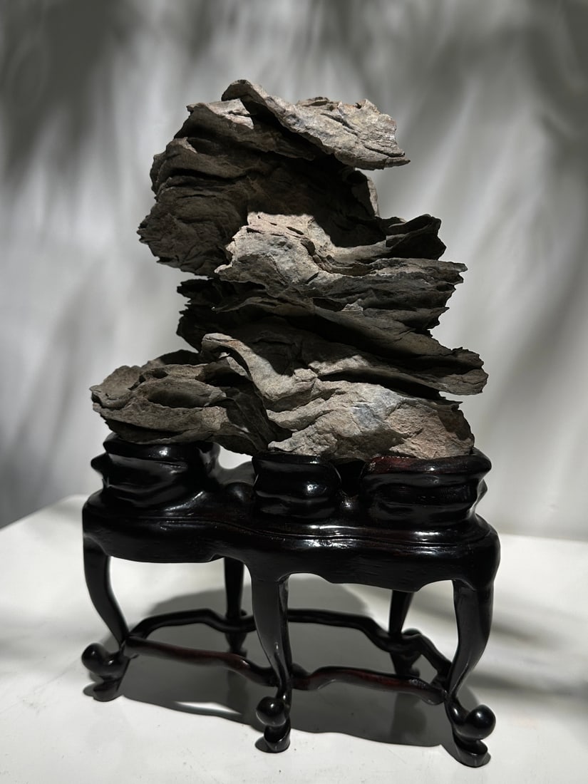 A beautiful stone scroll horizontal peak - 4