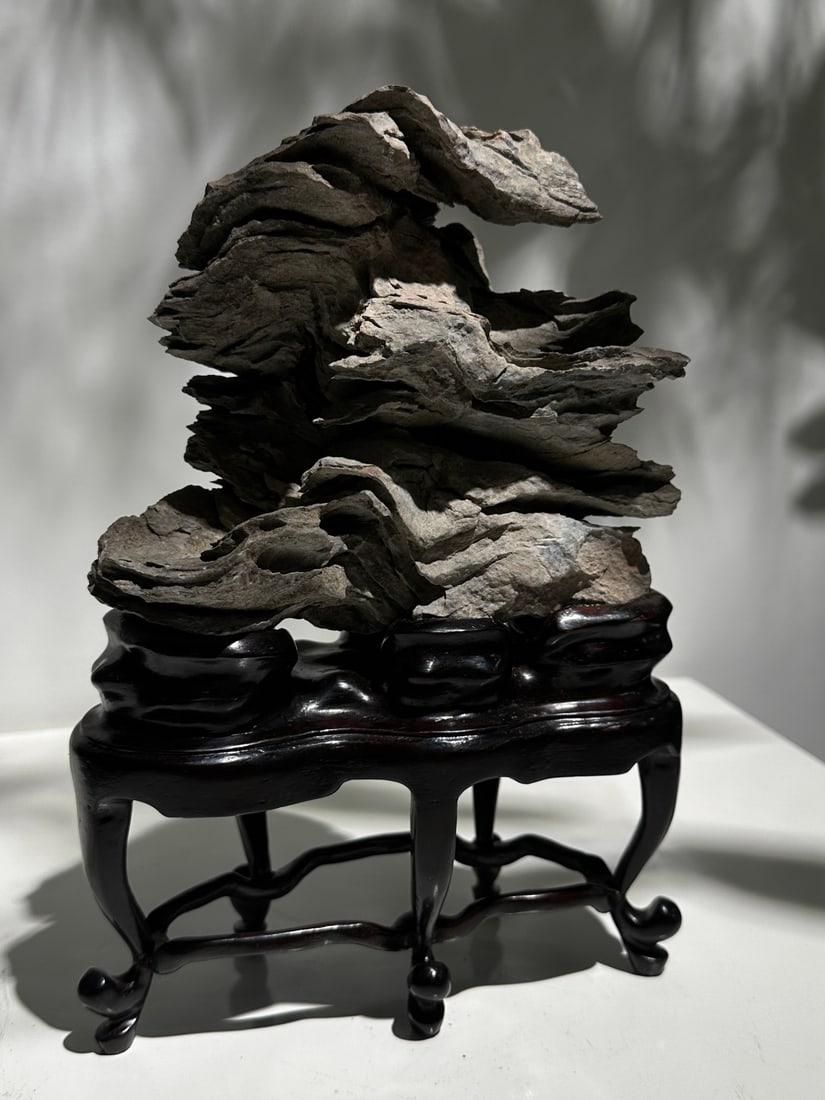 A beautiful stone scroll horizontal peak - 5