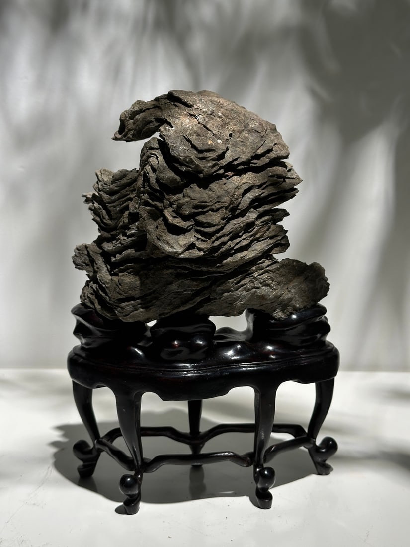 A beautiful stone scroll horizontal peak - 6