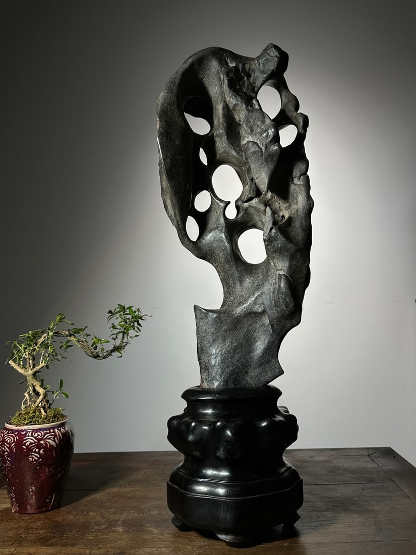 A piece of exquisite Taihu Lake stone canglang: Exquisite Taihu Lake Shicanglang Size:H:74cmW:25cmT:19cm (The Dimensions Of All Batches Are Manually Measured.If You Need More Detailed Information, Please Contact Our Customer