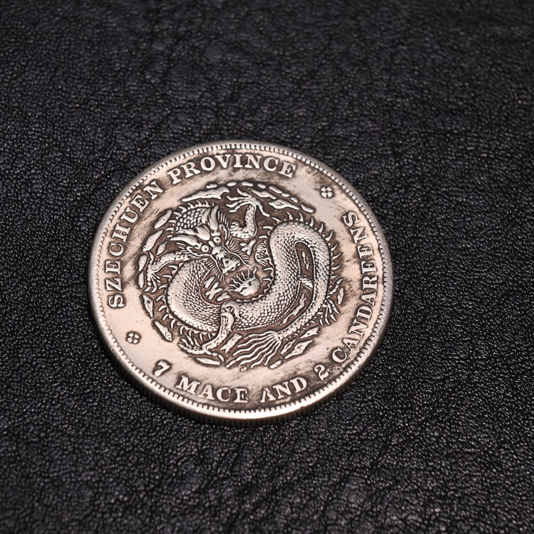 An ingots of Sichuan Xuantong: Sichuan Xuantong's ingots Size:T:0.3cmW:3.9cmW:26g (The Dimensions Of All Batches Are Manually Measured.If You Need More Detailed Information, Please Contact Our Customer Service