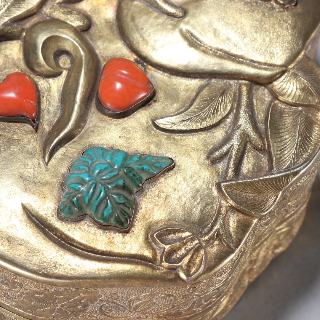 A beautiful copper-gilt treasure lid box - 4