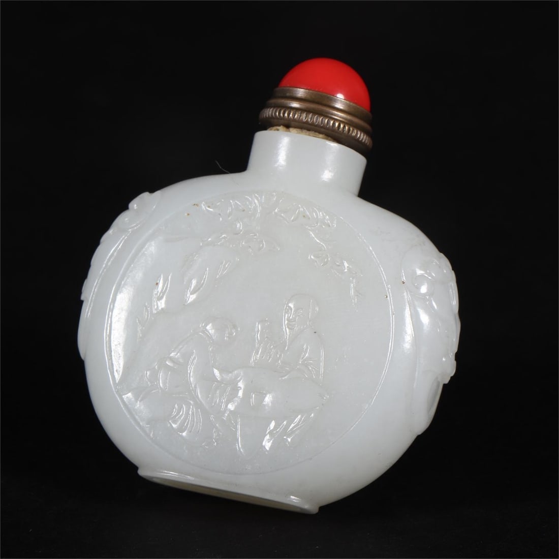 A piece of Hetian jade seed material from the Qing Dynasty Songshan visit to friends picture snuff (1 of 9)