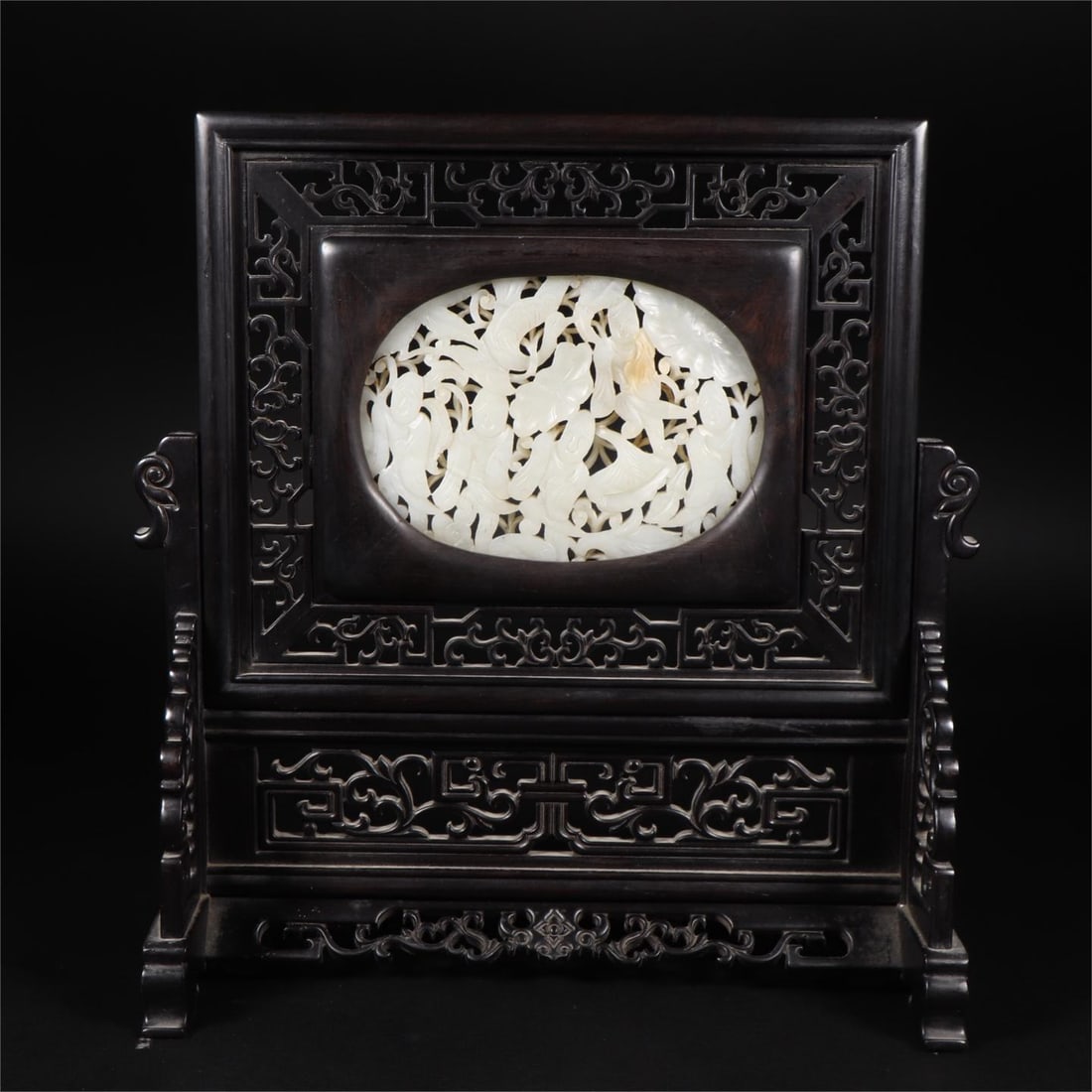 A piece of Hetian jade seed material from the Qing Dynasty holds a lotus boy on the screen (1 of 9)
