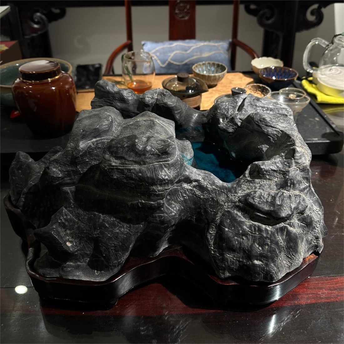 A beautiful Lingbi stone Tianchi: Exquisite Lingbi Stone Tianchi Size:L:46cmH:20cmT:28cm (The Dimensions Of All Batches Are Manually Measured.If You Need More Detailed Information, Please Contact Our Customer Service Before Bidding.)