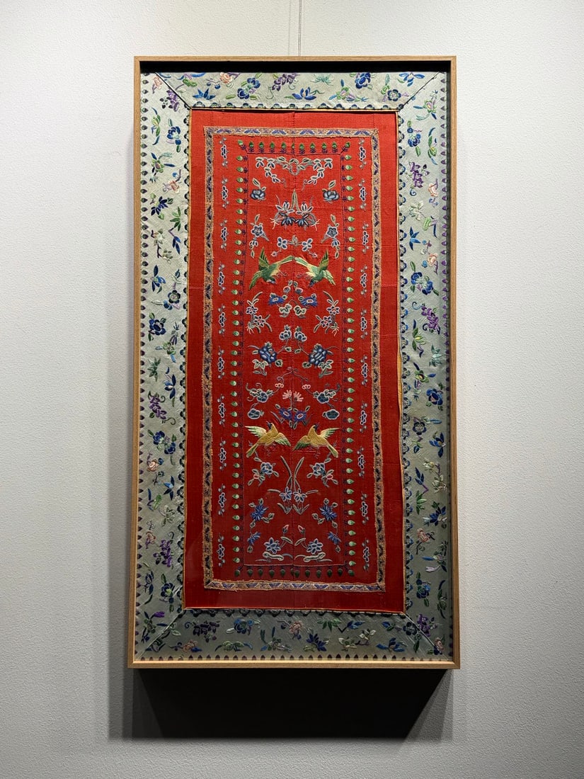 A Su embroidered flower and bird sketch from the Qing Dynasty: Su embroidery flower and bird sketches of the Qing Dynasty Size:68.5x36.5cm (The Dimensions Of All Batches Are Manually Measured.If You Need More Detailed Information, Please