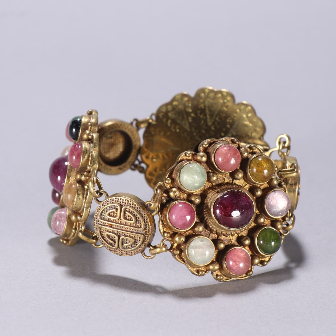 A fine silver-gilt multi-treasure bracelet - 5
