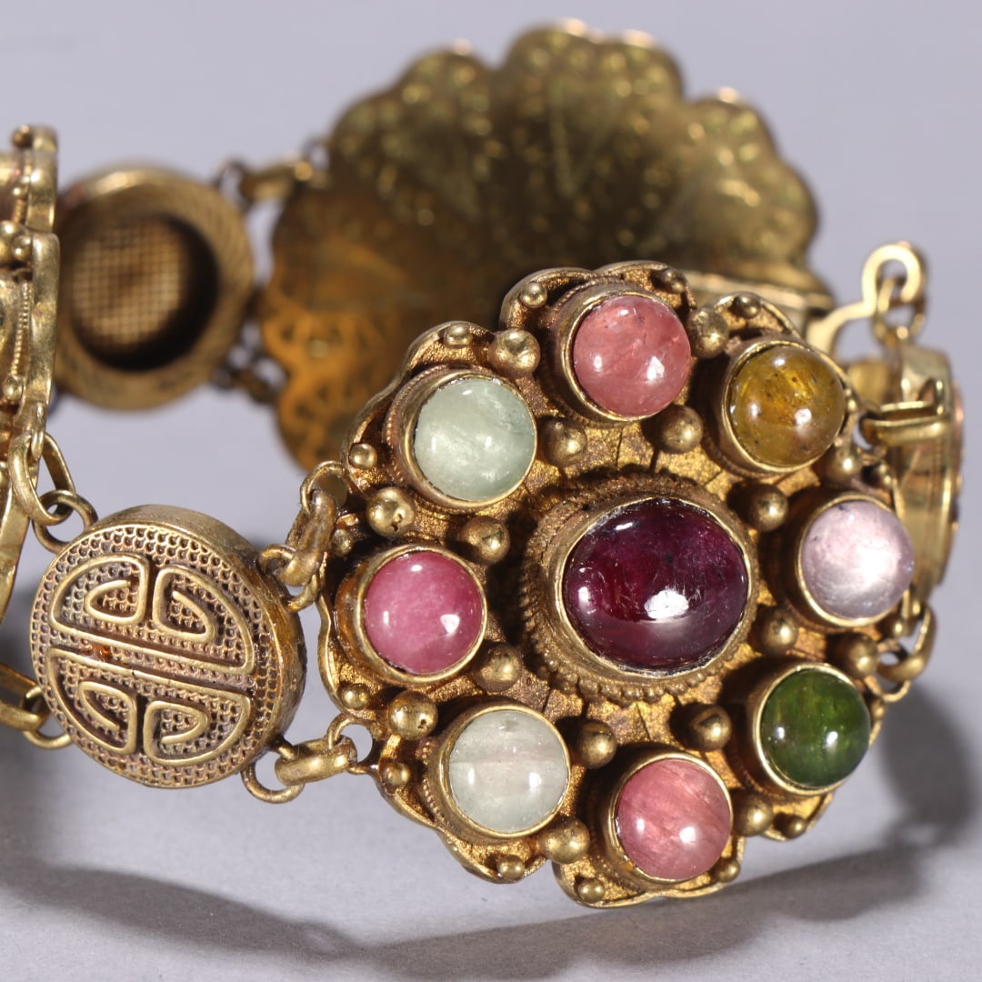 A fine silver-gilt multi-treasure bracelet - 6